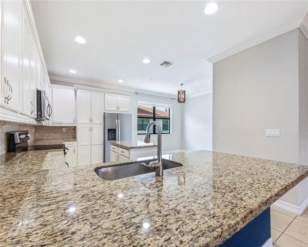 11348 SW 14th St, Pembroke Pines, FL 33025
