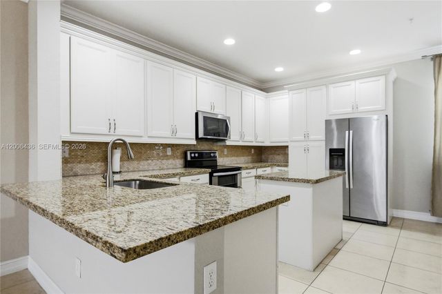 11348 SW 14th St, Pembroke Pines, FL 33025