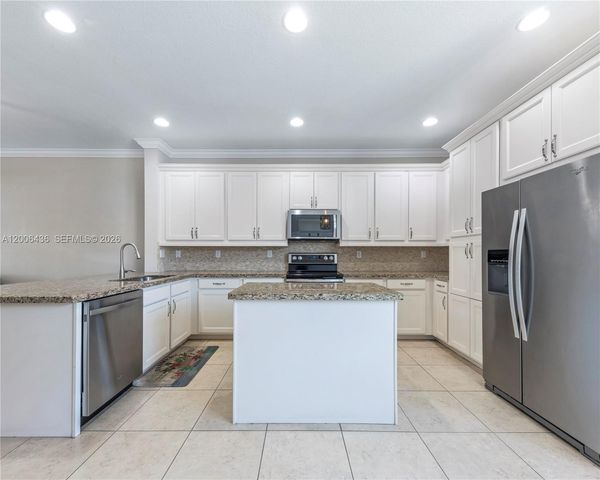 11348 SW 14th St, Pembroke Pines, FL 33025