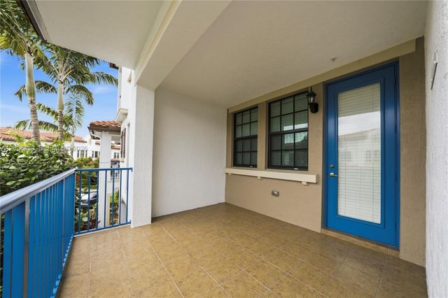 11348 SW 14th St, Pembroke Pines, FL 33025