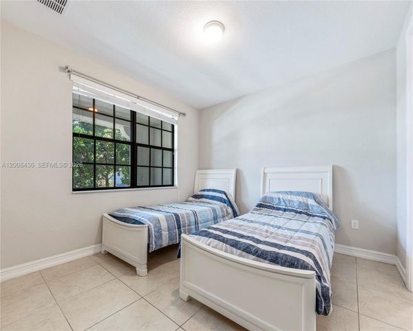 11348 SW 14th St, Pembroke Pines, FL 33025