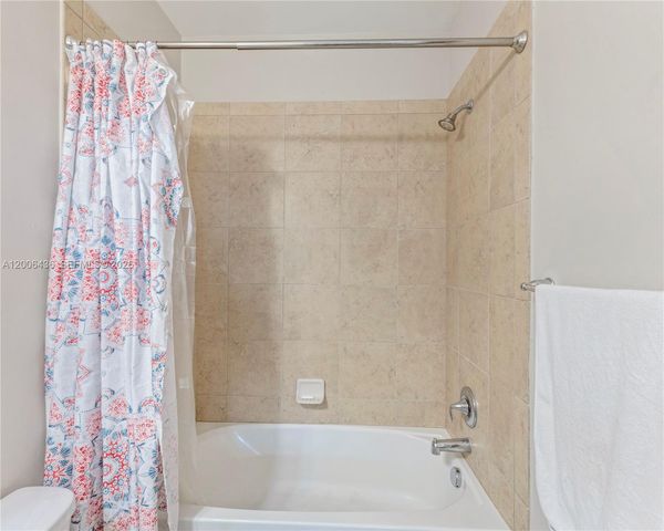11348 SW 14th St, Pembroke Pines, FL 33025