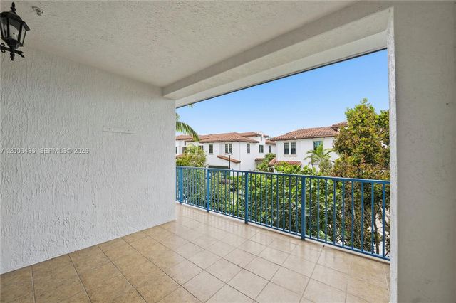 11348 SW 14th St, Pembroke Pines, FL 33025