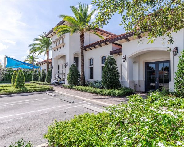 11348 SW 14th St, Pembroke Pines, FL 33025