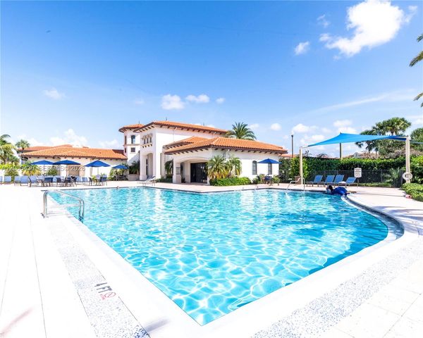 11348 SW 14th St, Pembroke Pines, FL 33025