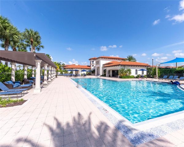 11348 SW 14th St, Pembroke Pines, FL 33025
