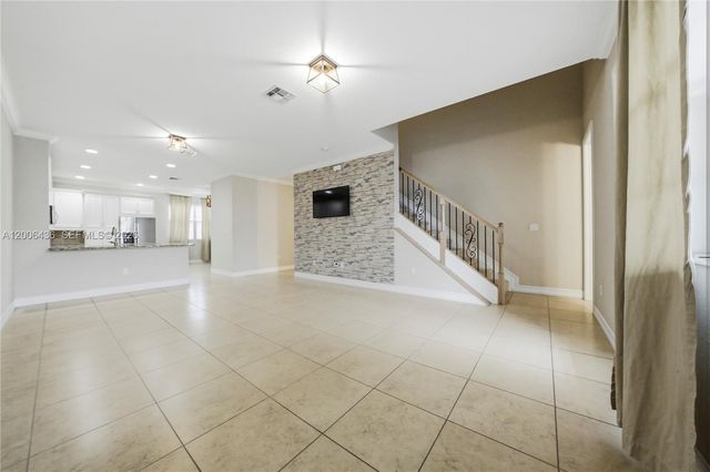11348 SW 14th St, Pembroke Pines, FL 33025