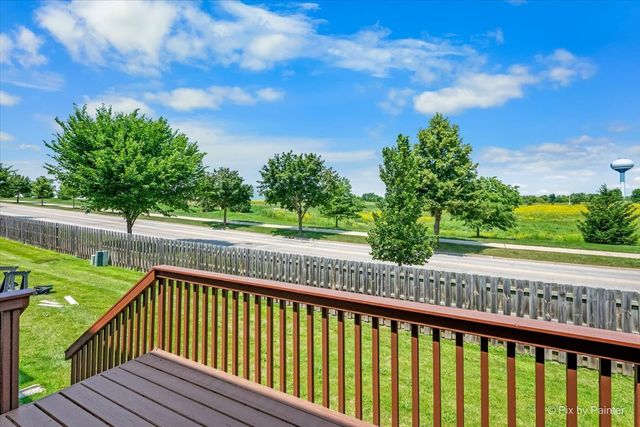 1058 E Danbury Drive, Cary, IL 60013