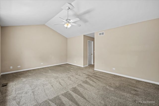 1058 E Danbury Drive, Cary, IL 60013