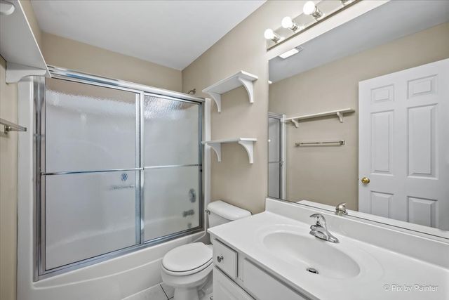 1058 E Danbury Drive, Cary, IL 60013