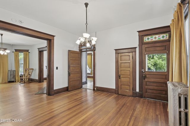 524 W 5th Street, Joplin, MO 64801