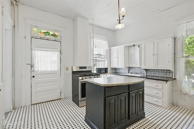 524 W 5th Street, Joplin, MO 64801