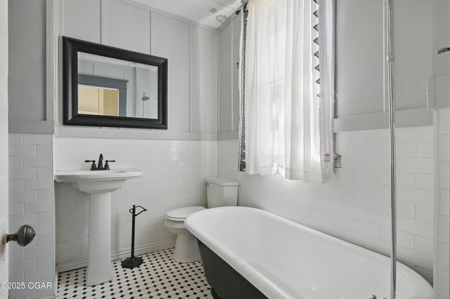 524 W 5th Street, Joplin, MO 64801