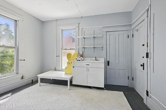 524 W 5th Street, Joplin, MO 64801