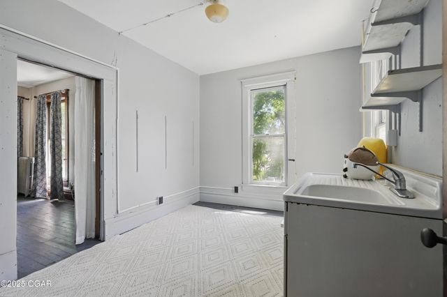 524 W 5th Street, Joplin, MO 64801