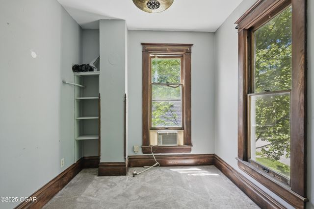 524 W 5th Street, Joplin, MO 64801