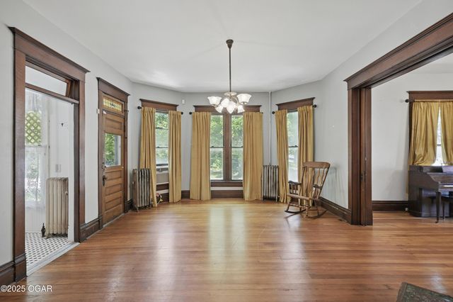 524 W 5th Street, Joplin, MO 64801