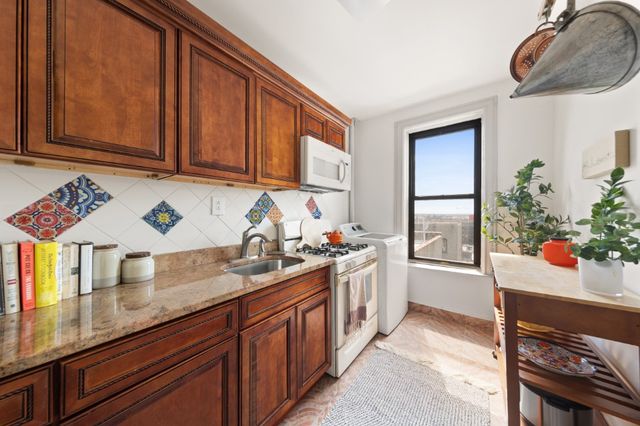 1710 Carroll Street F8, New York City, NY 11213