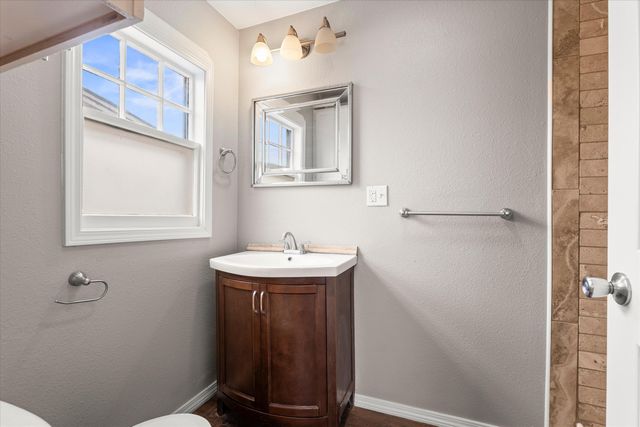 204 Avenue L, Levelland, TX 79336