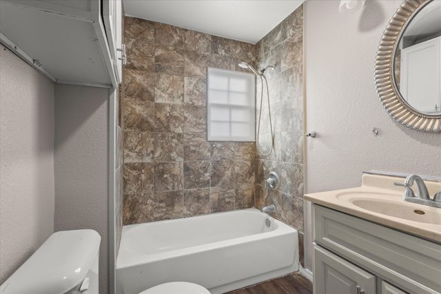 204 Avenue L, Levelland, TX 79336