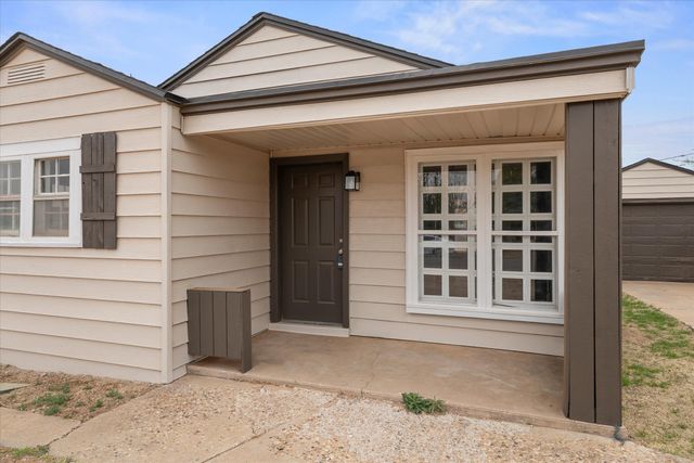 204 Avenue L, Levelland, TX 79336