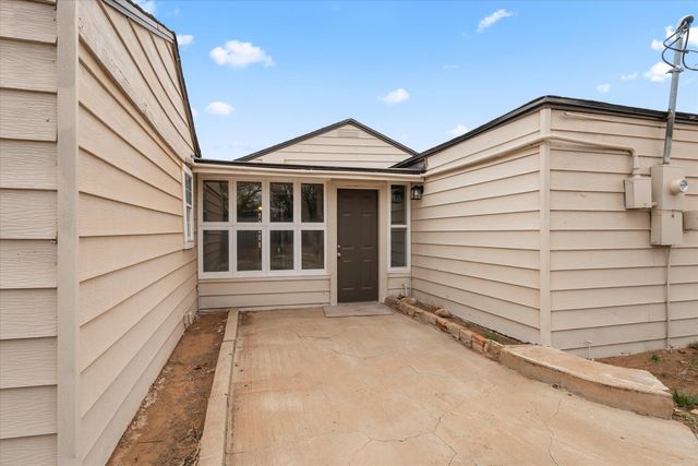 204 Avenue L, Levelland, TX 79336