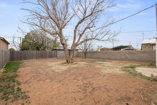 204 Avenue L, Levelland, TX 79336