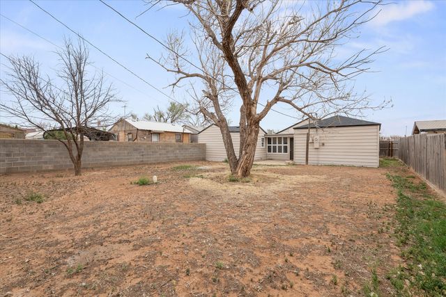 204 Avenue L, Levelland, TX 79336