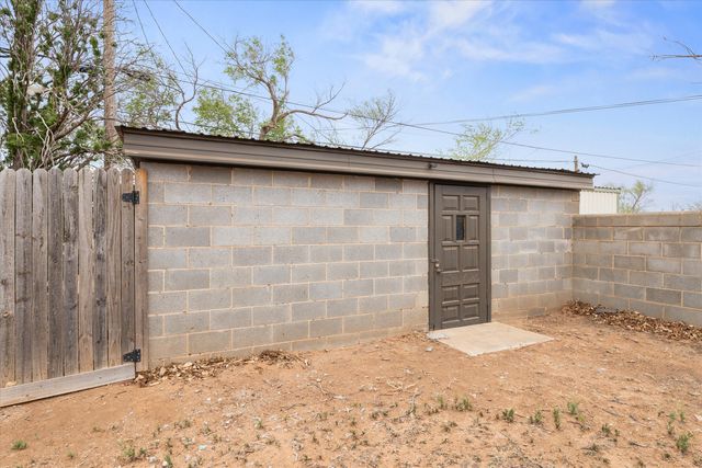 204 Avenue L, Levelland, TX 79336