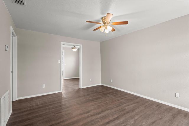 204 Avenue L, Levelland, TX 79336