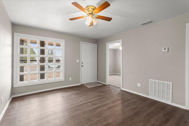 204 Avenue L, Levelland, TX 79336