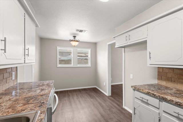 204 Avenue L, Levelland, TX 79336