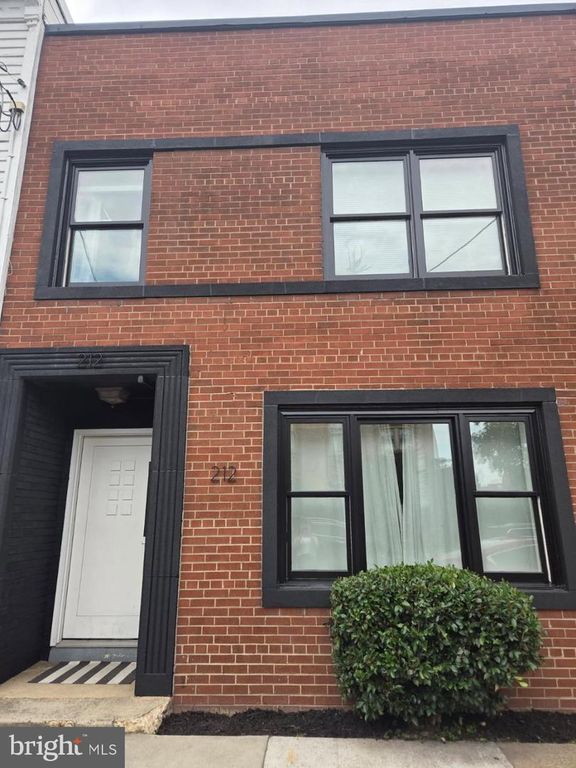 212 N PATRICK ST #101, Alexandria, VA 22314