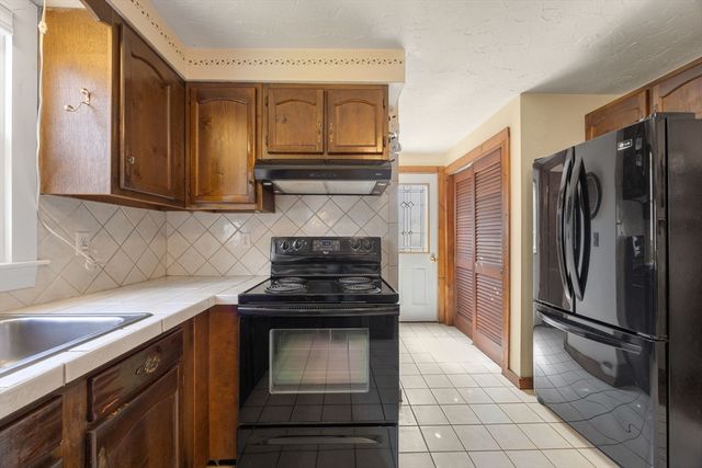 28 Buckingham Dr, Sandwich, MA 02563