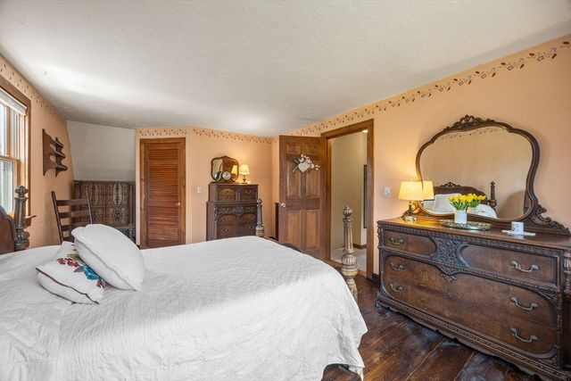 28 Buckingham Dr, Sandwich, MA 02563