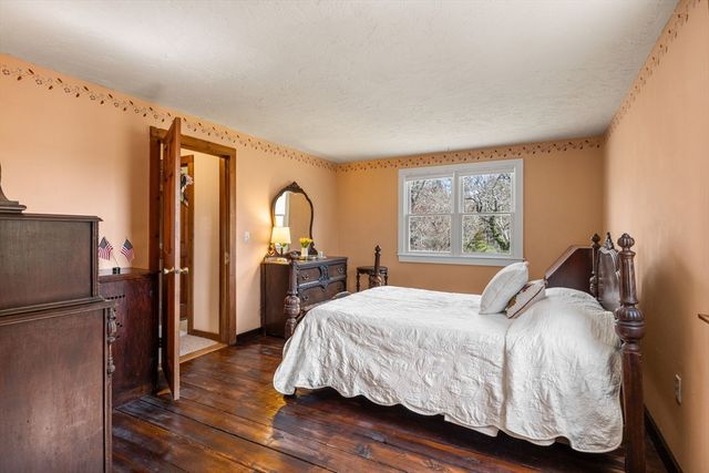 28 Buckingham Dr, Sandwich, MA 02563