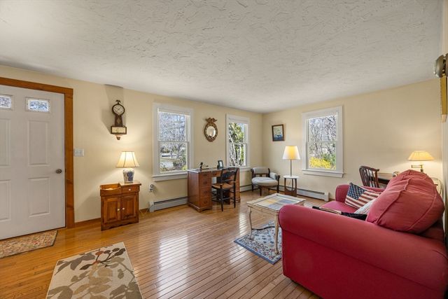 28 Buckingham Dr, Sandwich, MA 02563