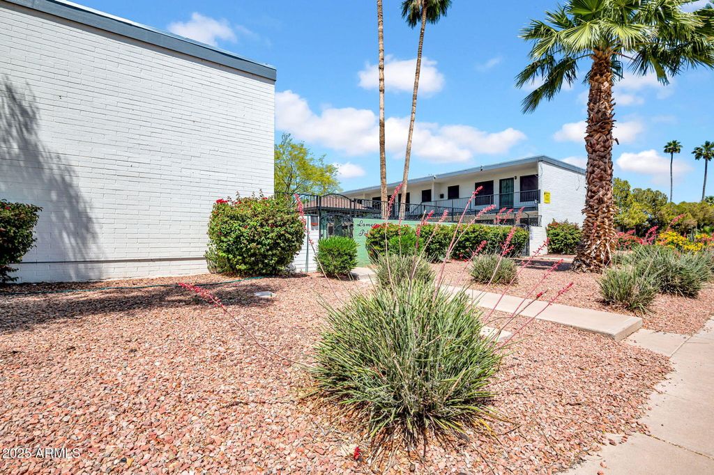 1942 W BERRIDGE Lane, Phoenix, AZ 85015 — photo 2