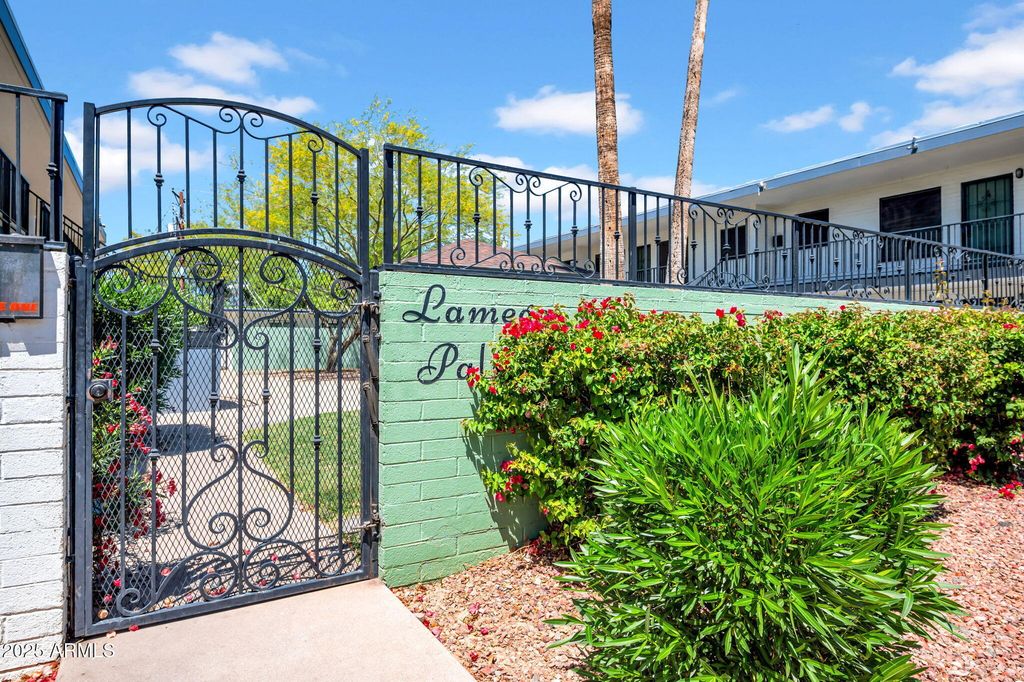 1942 W BERRIDGE Lane, Phoenix, AZ 85015 — photo 4