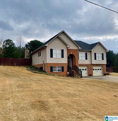 906 RIDGEWAY DRIVE, Oneonta, AL 35121
