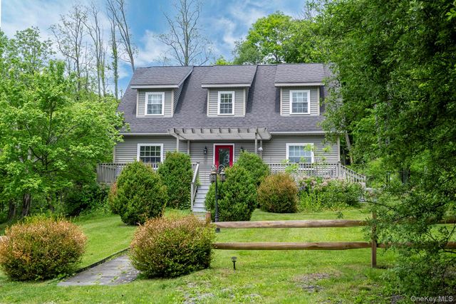 580 Oak Summit Road, Millbrook, NY 12545