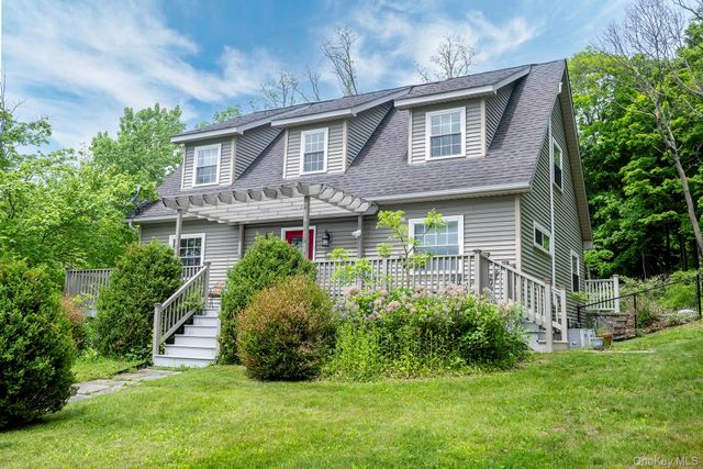 580 Oak Summit Road, Millbrook, NY 12545