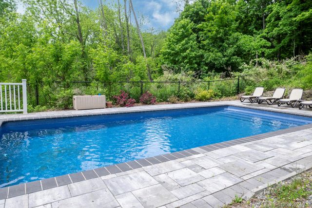 580 Oak Summit Road, Millbrook, NY 12545