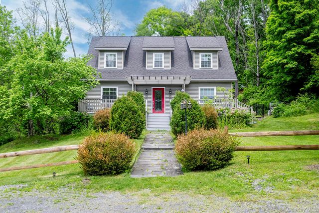 580 Oak Summit Road, Millbrook, NY 12545