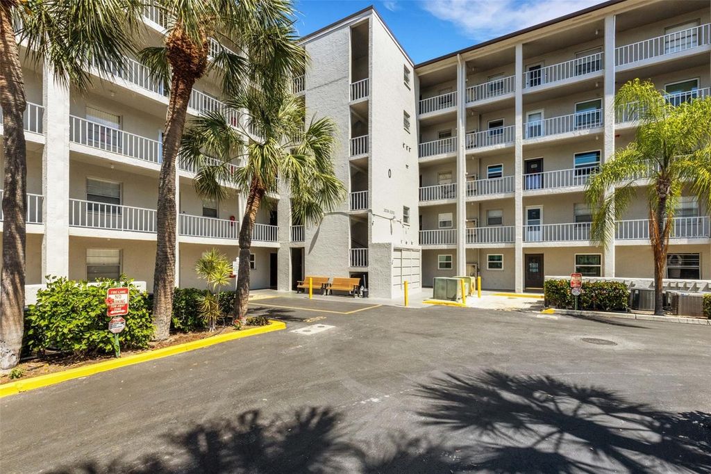 3118 LAKE BAYSHORE DRIVE O216, Bradenton, FL 34205