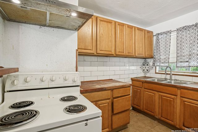 142 Newport, San Antonio, TX 78218