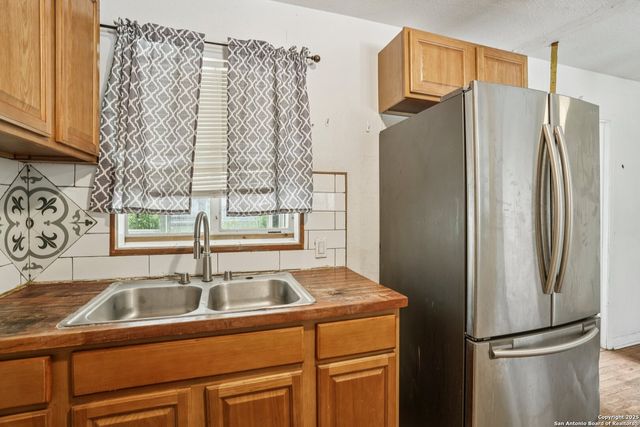 142 Newport, San Antonio, TX 78218