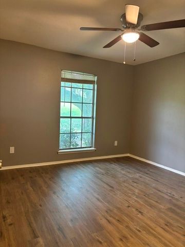 22 E Townhouse Lane 31, Grand Prairie, TX 75052