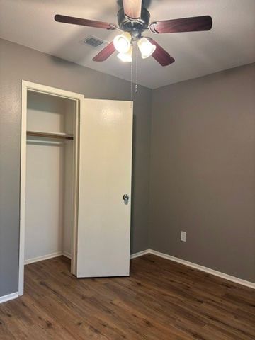 22 E Townhouse Lane 31, Grand Prairie, TX 75052