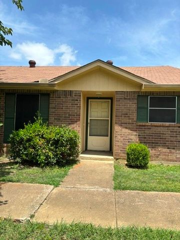 22 E Townhouse Lane 31, Grand Prairie, TX 75052